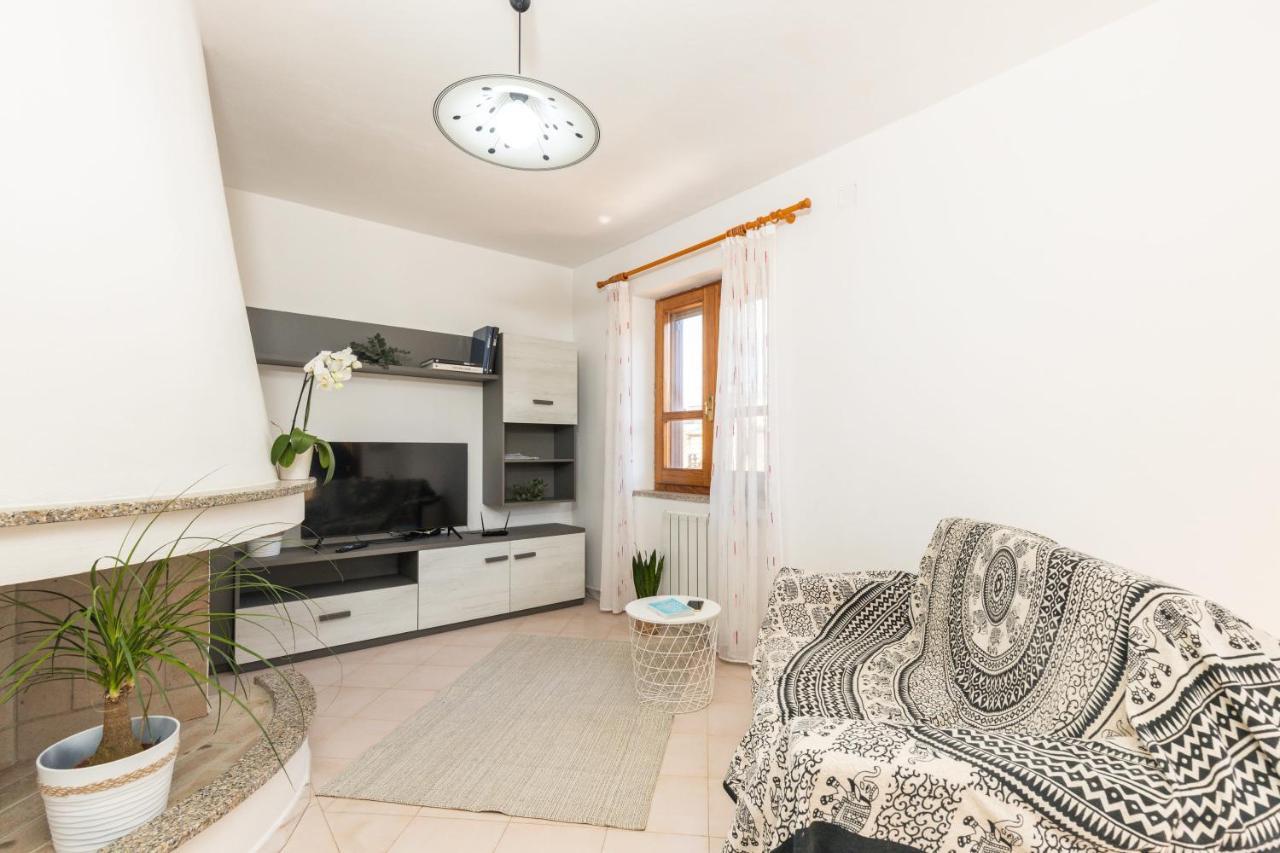 Casa A Due Passi Dal Mare Apartment Arbatax Bagian luar foto